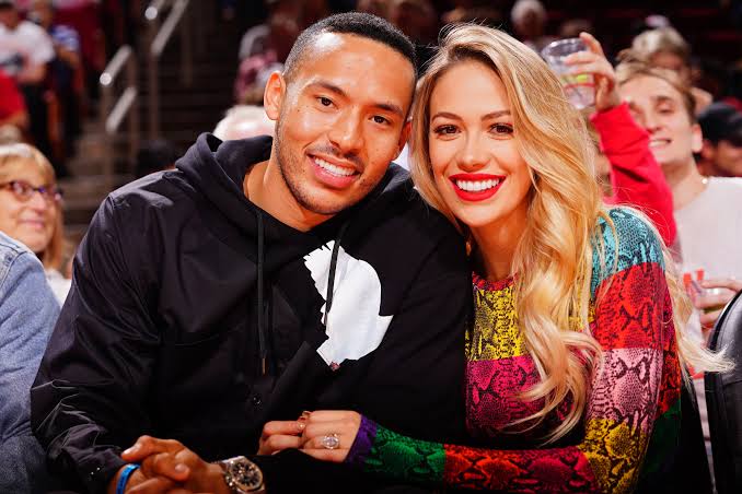 carlos correa wife